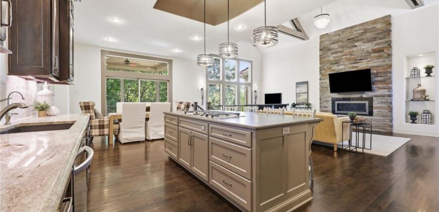 6119 Southlake Drive, Parkville, MO 64152