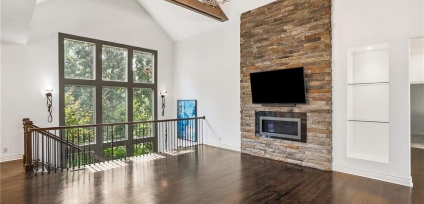 6119 Southlake Drive, Parkville, MO 64152