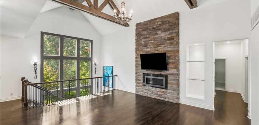 6119 Southlake Drive, Parkville, MO 64152