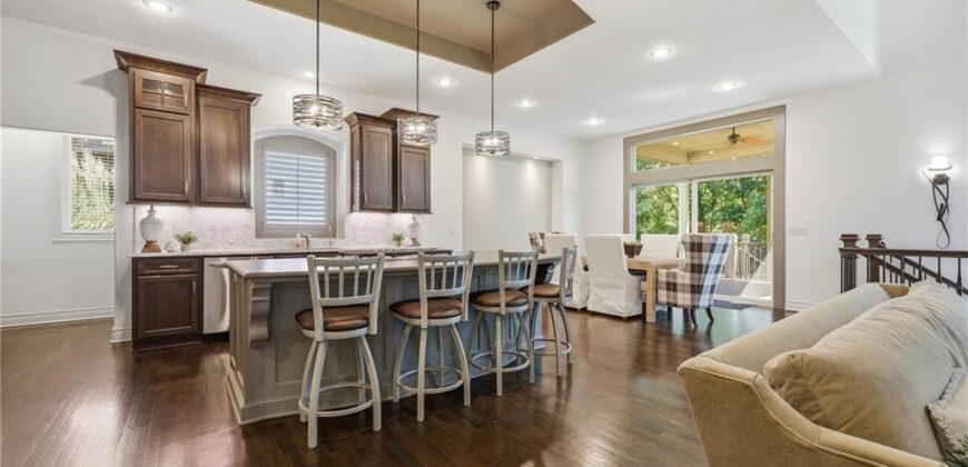 6119 Southlake Drive, Parkville, MO 64152