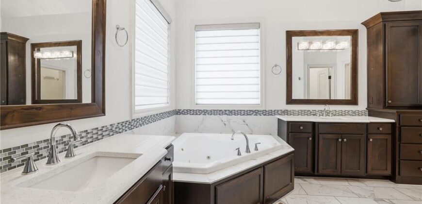 6119 Southlake Drive, Parkville, MO 64152