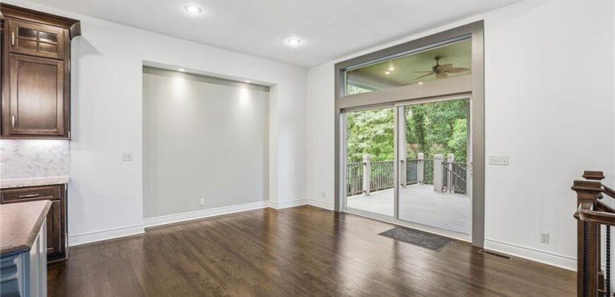 6119 Southlake Drive, Parkville, MO 64152