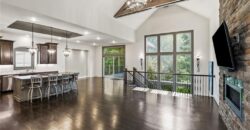 6119 Southlake Drive, Parkville, MO 64152