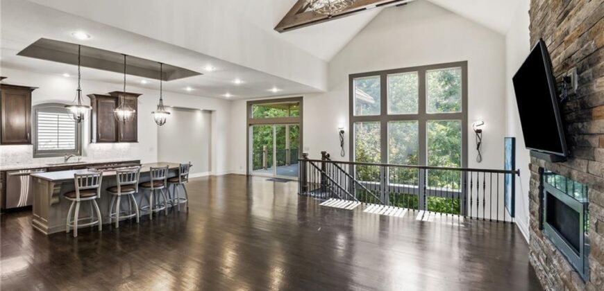 6119 Southlake Drive, Parkville, MO 64152