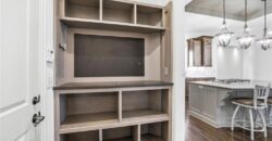 6119 Southlake Drive, Parkville, MO 64152