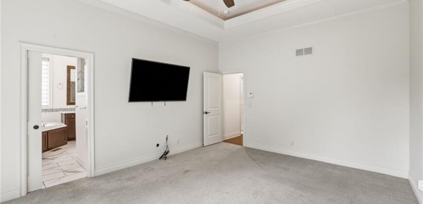 6119 Southlake Drive, Parkville, MO 64152