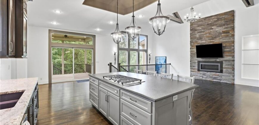 6119 Southlake Drive, Parkville, MO 64152