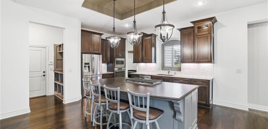 6119 Southlake Drive, Parkville, MO 64152