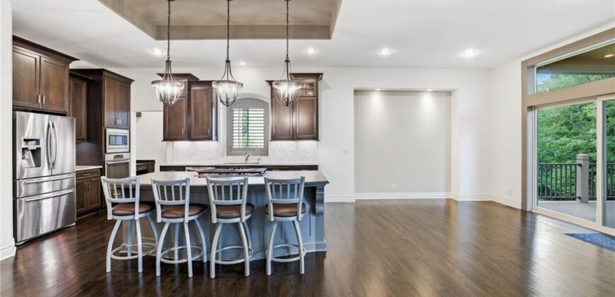 6119 Southlake Drive, Parkville, MO 64152