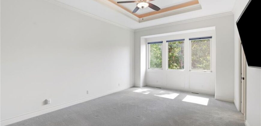 6119 Southlake Drive, Parkville, MO 64152