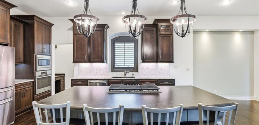 6119 Southlake Drive, Parkville, MO 64152
