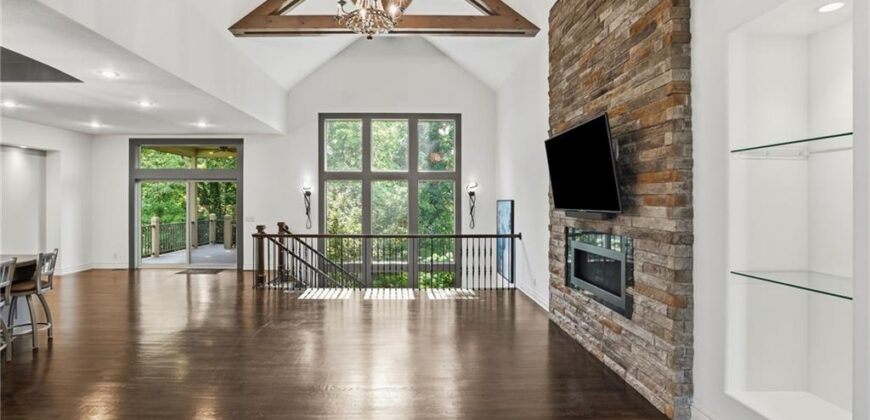 6119 Southlake Drive, Parkville, MO 64152