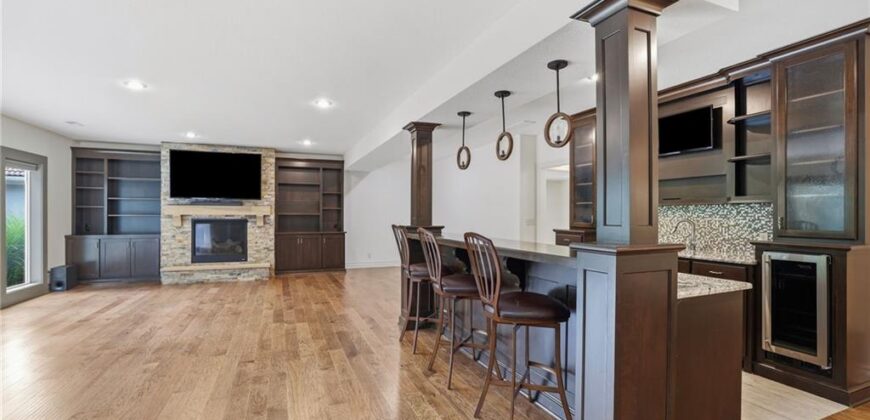 6119 Southlake Drive, Parkville, MO 64152