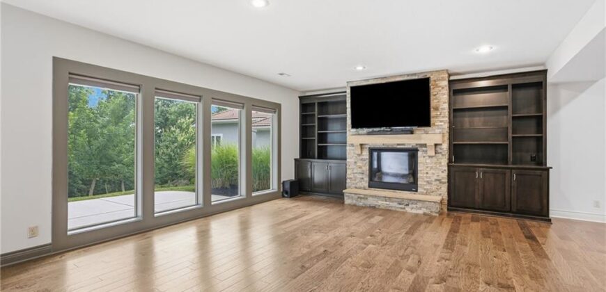 6119 Southlake Drive, Parkville, MO 64152