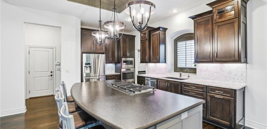 6119 Southlake Drive, Parkville, MO 64152