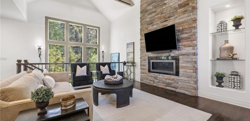 6119 Southlake Drive, Parkville, MO 64152