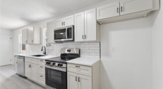 1211 NE 67th Place, Gladstone, MO 64118