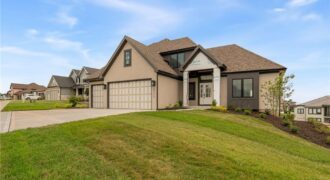 13547 Terrace Park Drive, Parkville, MO 64152