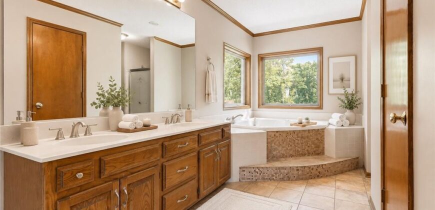 12639 NW Buck Creek Drive, Kansas City, MO 64152