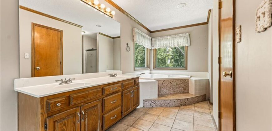 12639 NW Buck Creek Drive, Kansas City, MO 64152