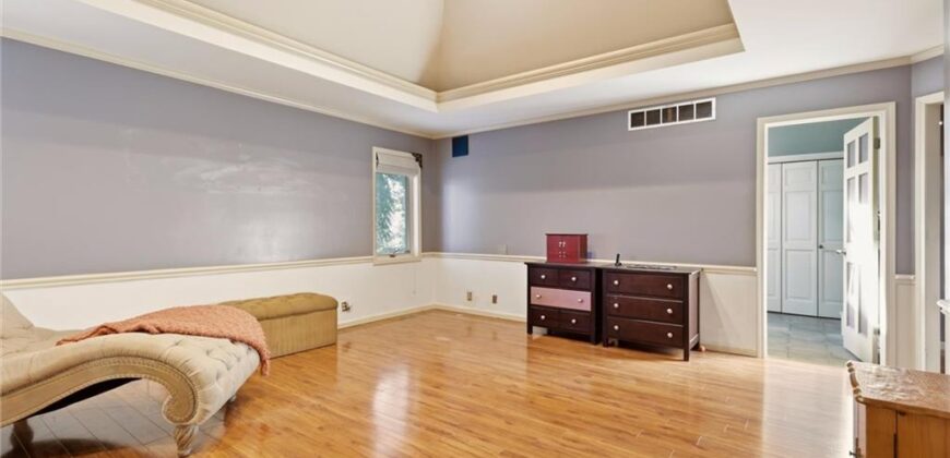 10 The Woodlands N/A, Gladstone, MO 64119