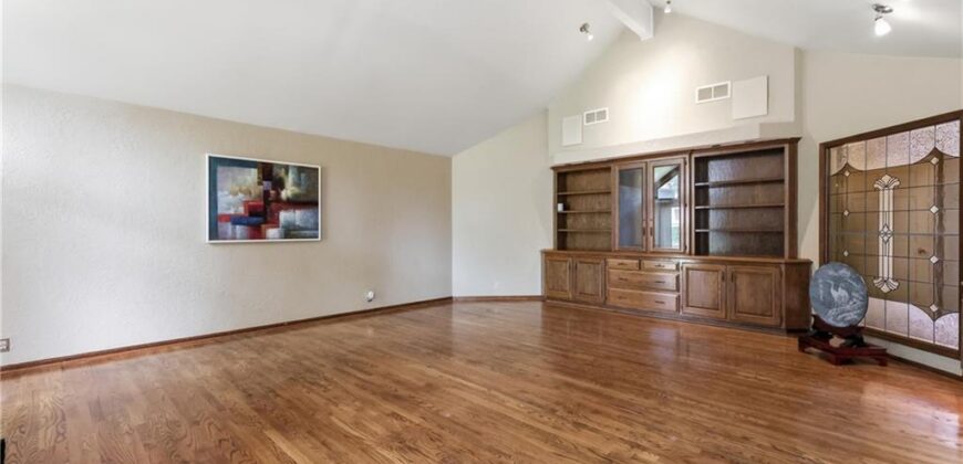 10 The Woodlands N/A, Gladstone, MO 64119