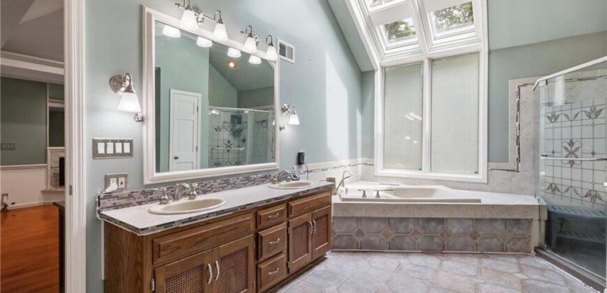 10 The Woodlands N/A, Gladstone, MO 64119