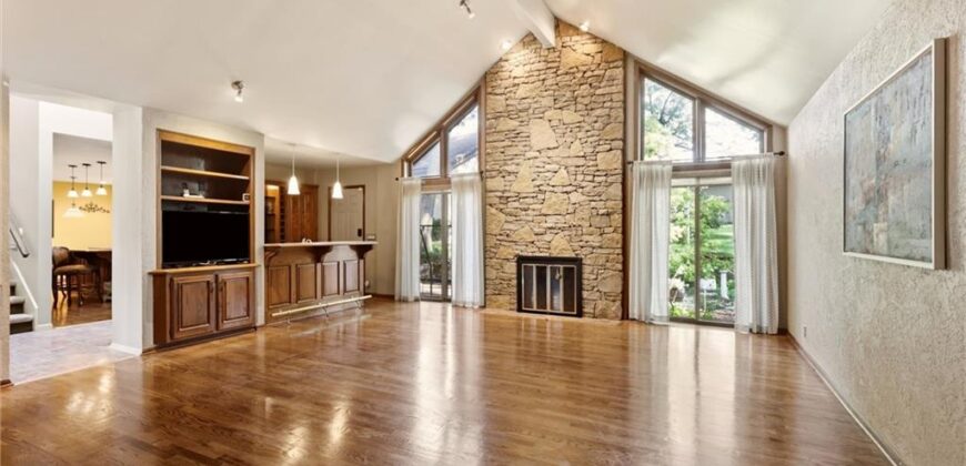 10 The Woodlands N/A, Gladstone, MO 64119