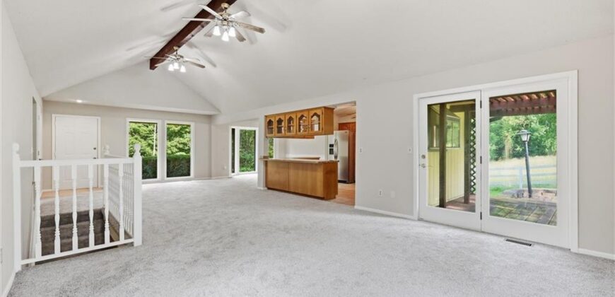 3901 NE Hill Haven Road, Kansas City, MO 64117