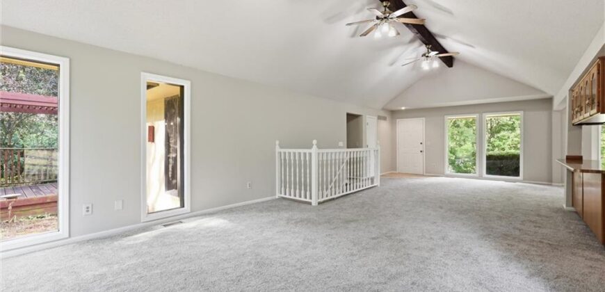 3901 NE Hill Haven Road, Kansas City, MO 64117