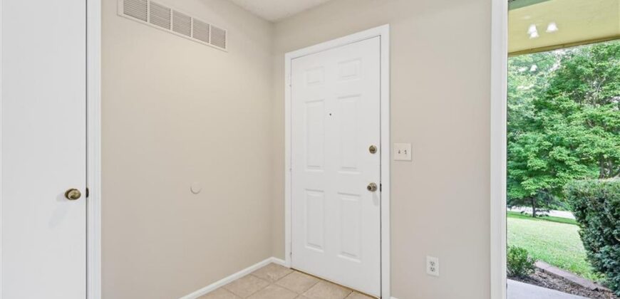 3901 NE Hill Haven Road, Kansas City, MO 64117