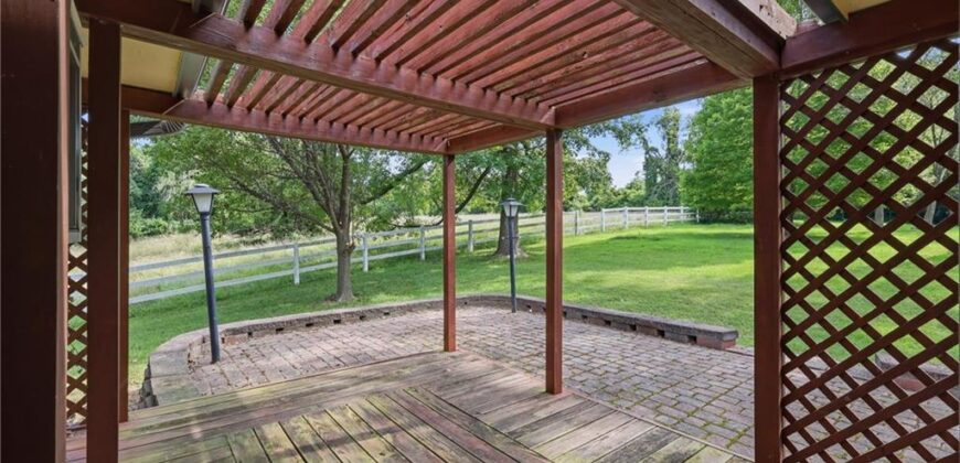 3901 NE Hill Haven Road, Kansas City, MO 64117