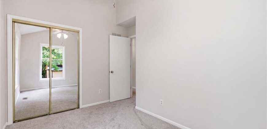 3901 NE Hill Haven Road, Kansas City, MO 64117
