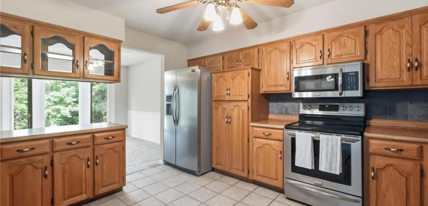 3901 NE Hill Haven Road, Kansas City, MO 64117