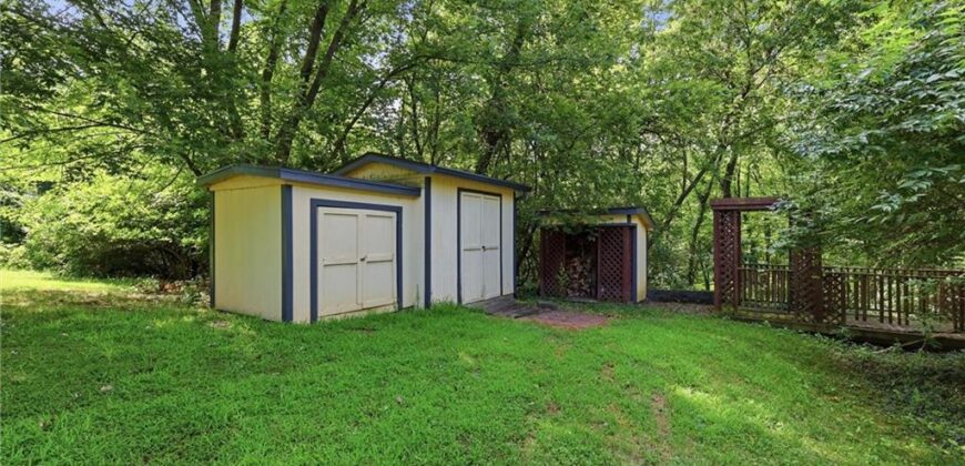 3901 NE Hill Haven Road, Kansas City, MO 64117