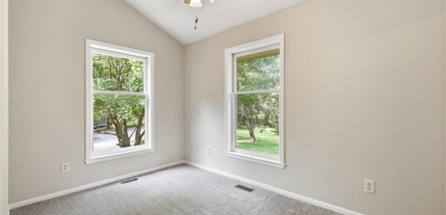 3901 NE Hill Haven Road, Kansas City, MO 64117