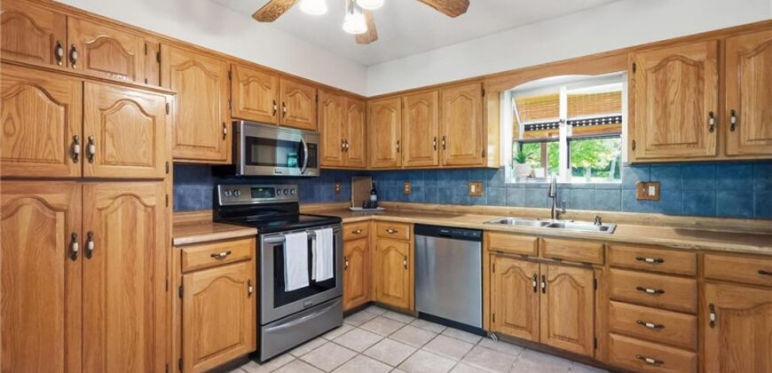 3901 NE Hill Haven Road, Kansas City, MO 64117