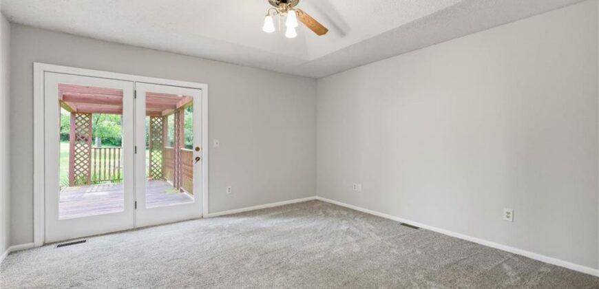 3901 NE Hill Haven Road, Kansas City, MO 64117