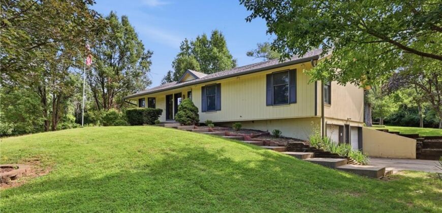 3901 NE Hill Haven Road, Kansas City, MO 64117