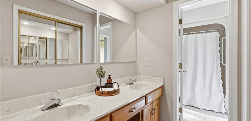 3901 NE Hill Haven Road, Kansas City, MO 64117