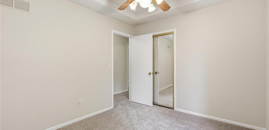 3901 NE Hill Haven Road, Kansas City, MO 64117