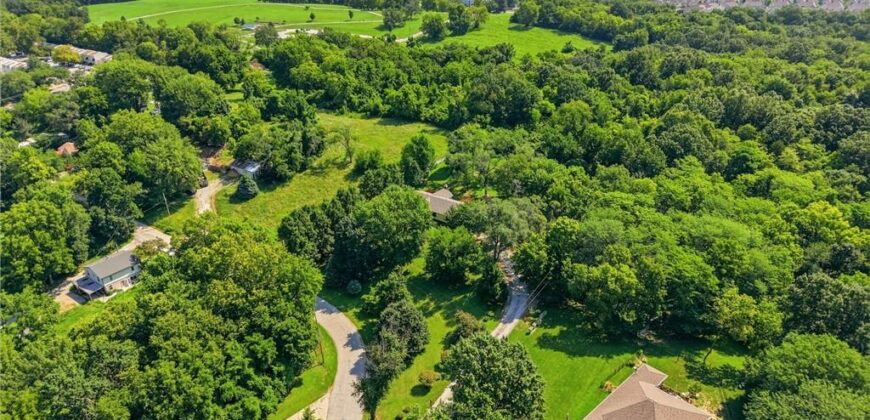 3901 NE Hill Haven Road, Kansas City, MO 64117