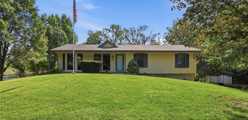 3901 NE Hill Haven Road, Kansas City, MO 64117