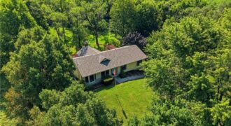 3901 NE Hill Haven Road, Kansas City, MO 64117