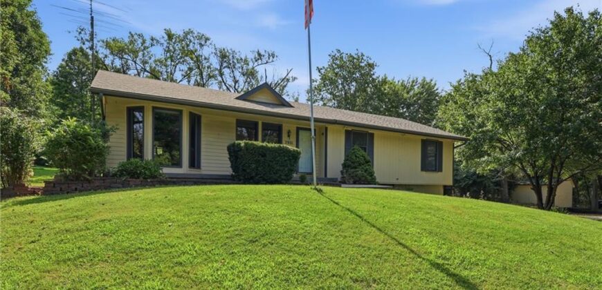 3901 NE Hill Haven Road, Kansas City, MO 64117