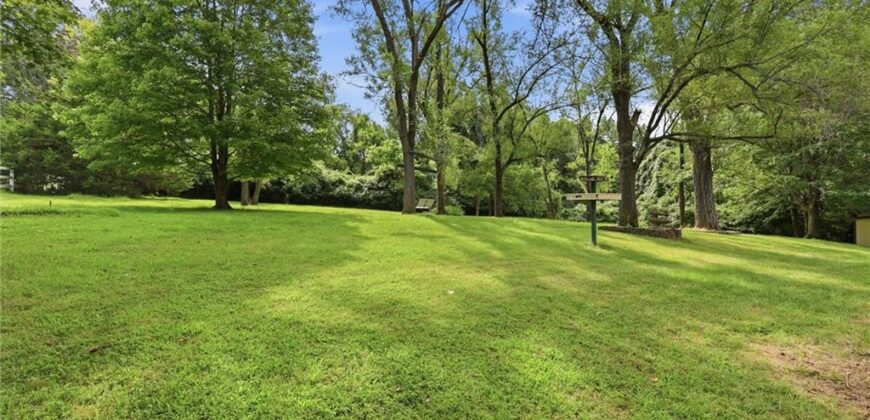 3901 NE Hill Haven Road, Kansas City, MO 64117