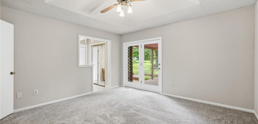 3901 NE Hill Haven Road, Kansas City, MO 64117