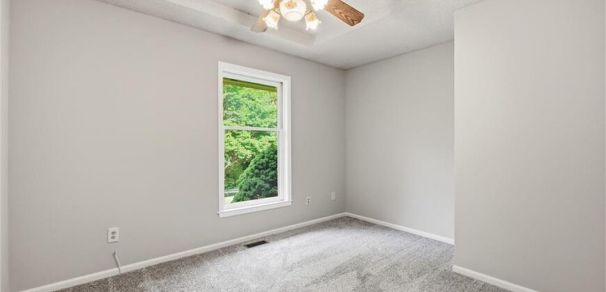3901 NE Hill Haven Road, Kansas City, MO 64117