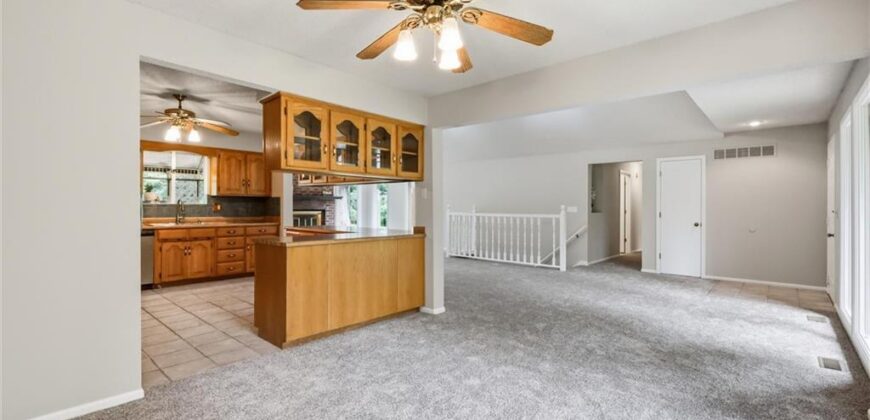 3901 NE Hill Haven Road, Kansas City, MO 64117