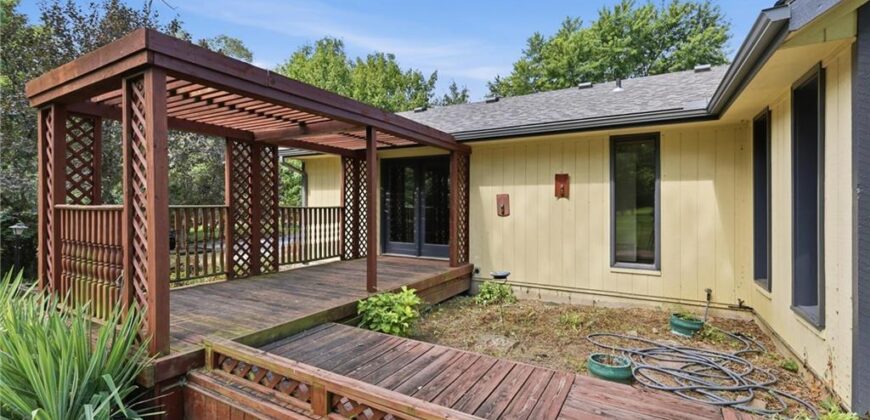 3901 NE Hill Haven Road, Kansas City, MO 64117